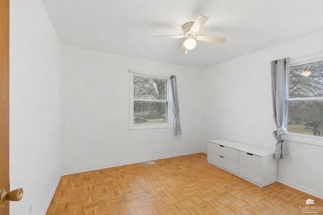 1333 Overlook Drive, Manhattan, KS 66503