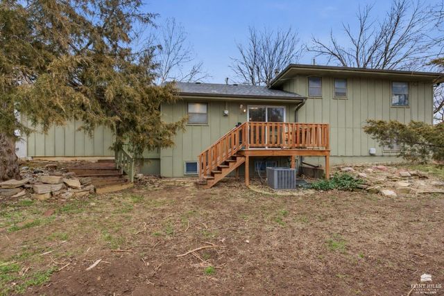 1333 Overlook Drive, Manhattan, KS 66503