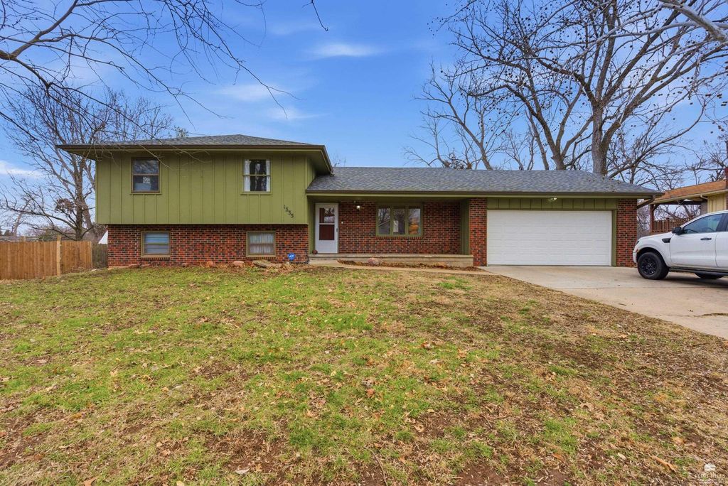 1333 Overlook Drive, Manhattan, KS 66503