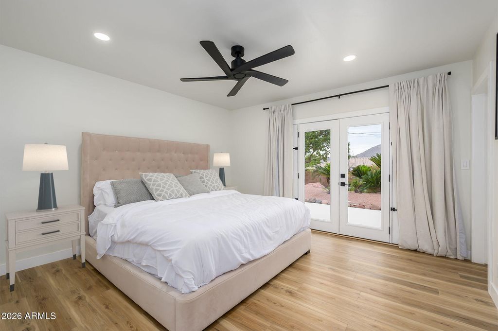 Image 18 of property listing at 5818 E OAK Street, Scottsdale, AZ 85257