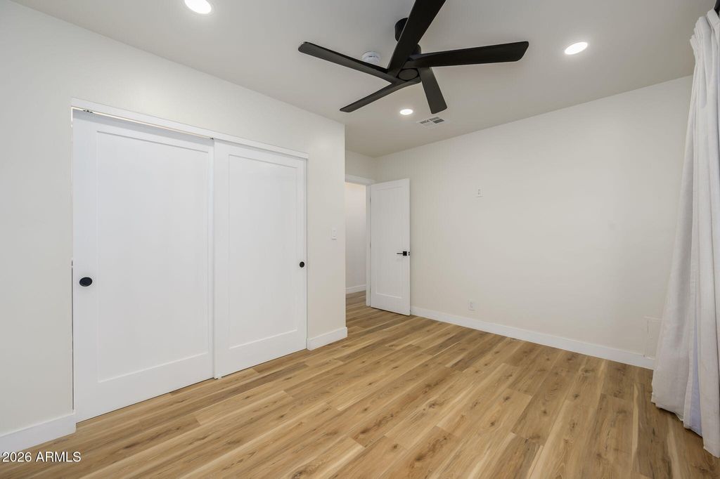 Image 24 of property listing at 5818 E OAK Street, Scottsdale, AZ 85257