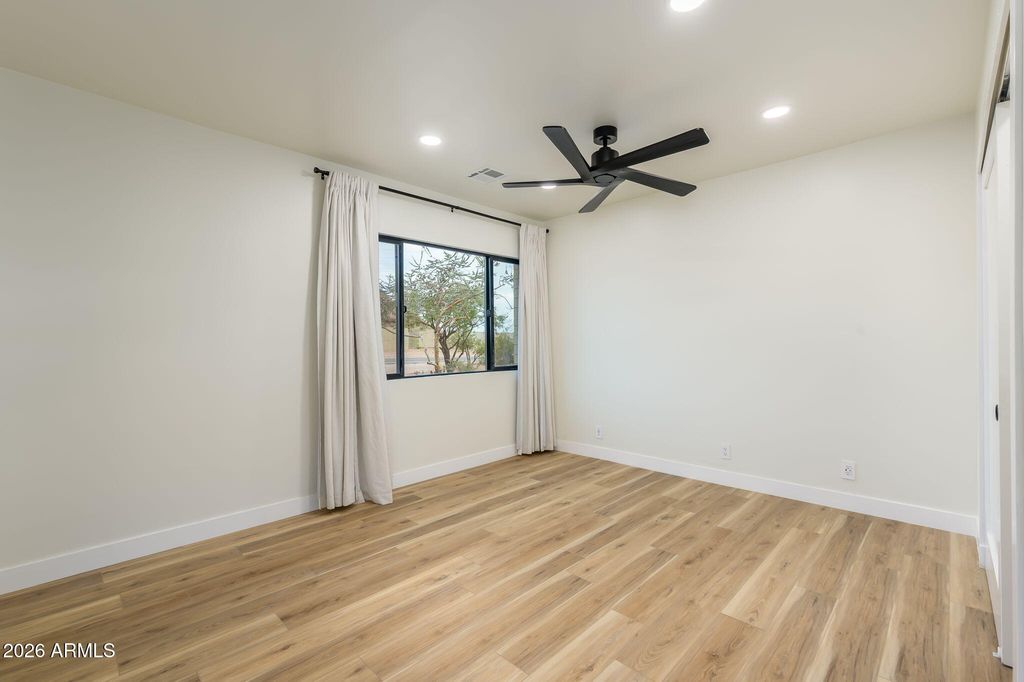 Image 25 of property listing at 5818 E OAK Street, Scottsdale, AZ 85257