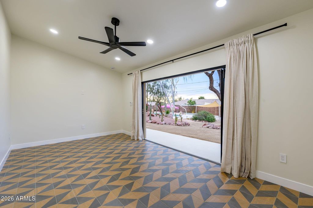 Image 28 of property listing at 5818 E OAK Street, Scottsdale, AZ 85257