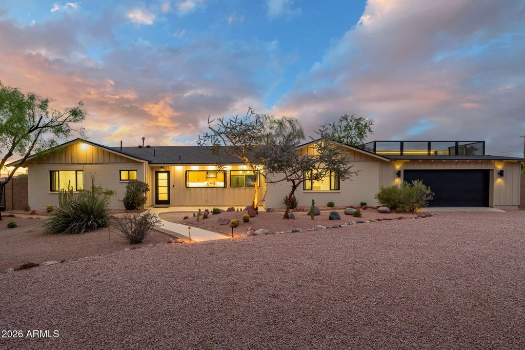 Image 3 of property listing at 5818 E OAK Street, Scottsdale, AZ 85257