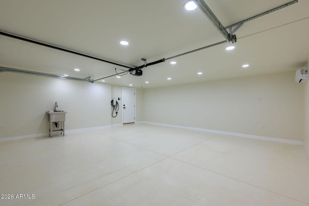 Image 31 of property listing at 5818 E OAK Street, Scottsdale, AZ 85257
