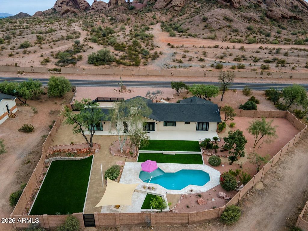 Image 32 of property listing at 5818 E OAK Street, Scottsdale, AZ 85257