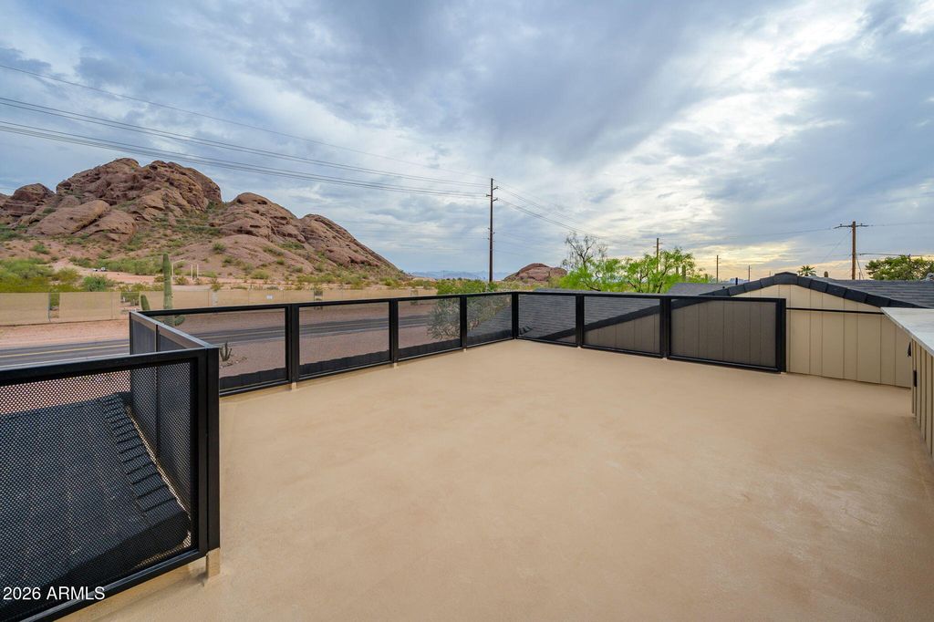 Image 33 of property listing at 5818 E OAK Street, Scottsdale, AZ 85257