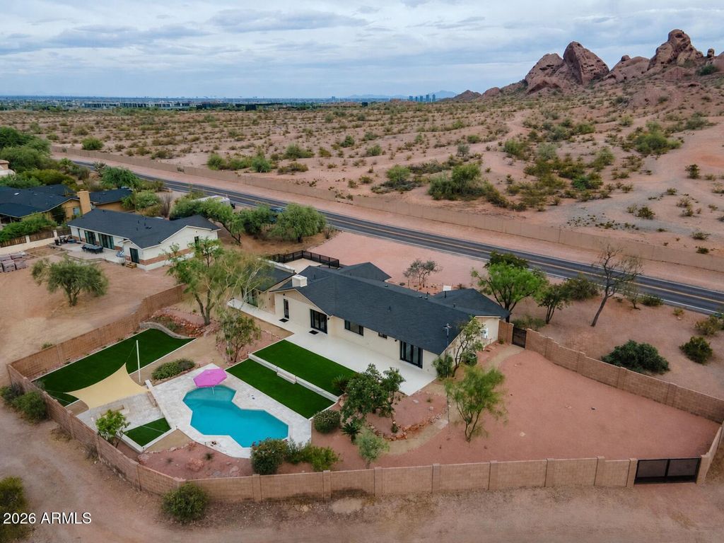 Image 35 of property listing at 5818 E OAK Street, Scottsdale, AZ 85257