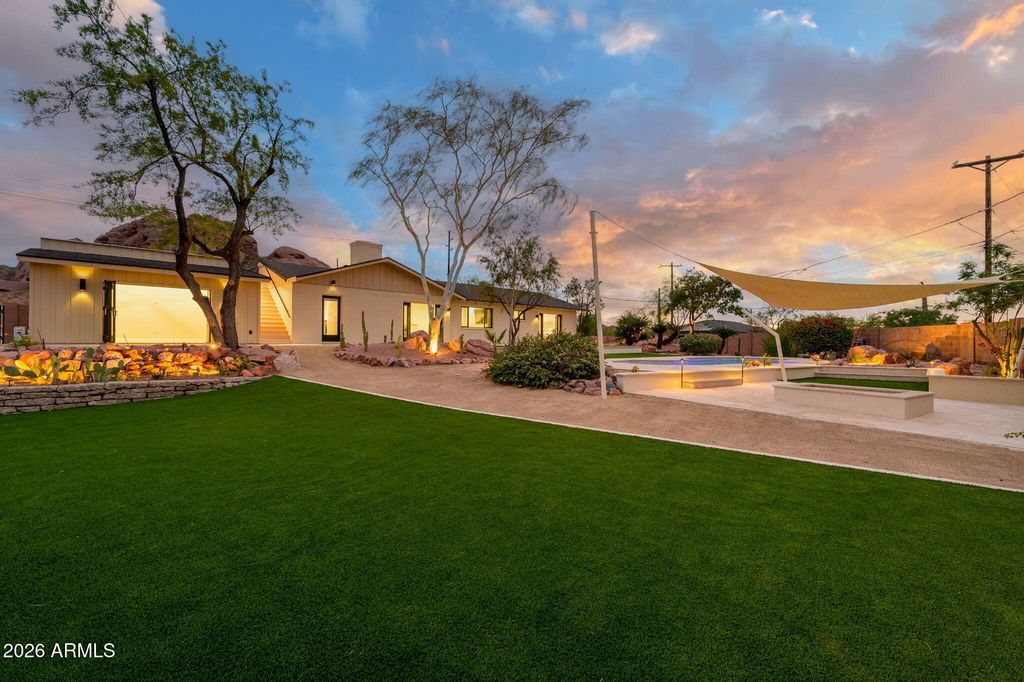 Image 6 of property listing at 5818 E OAK Street, Scottsdale, AZ 85257