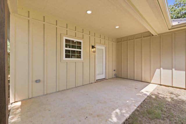 1124 Hackberry Rd, Gladewater, TX 75647