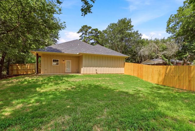 1124 Hackberry Rd, Gladewater, TX 75647