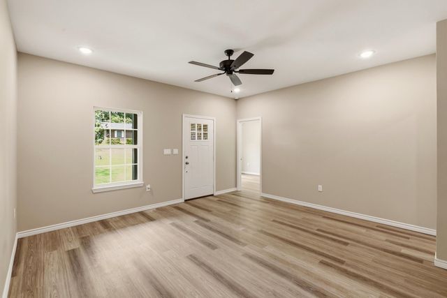 1124 Hackberry Rd, Gladewater, TX 75647