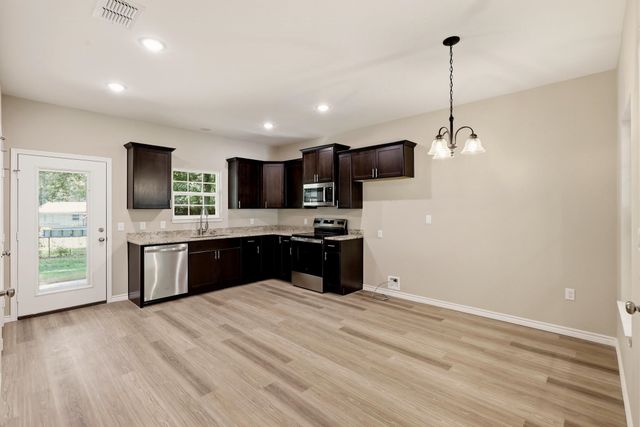 1124 Hackberry Rd, Gladewater, TX 75647