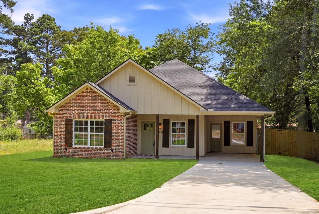 1124 Hackberry Rd, Gladewater, TX 75647