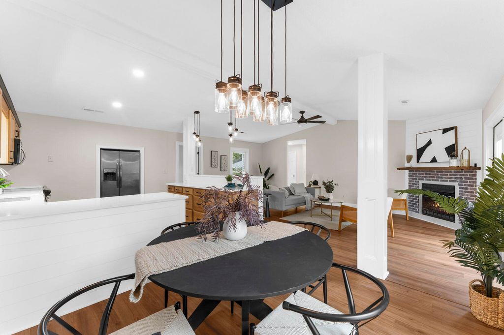 Image 14 of property listing at 1690 Nantahala Boulevard, Mount Pleasant, SC 29464