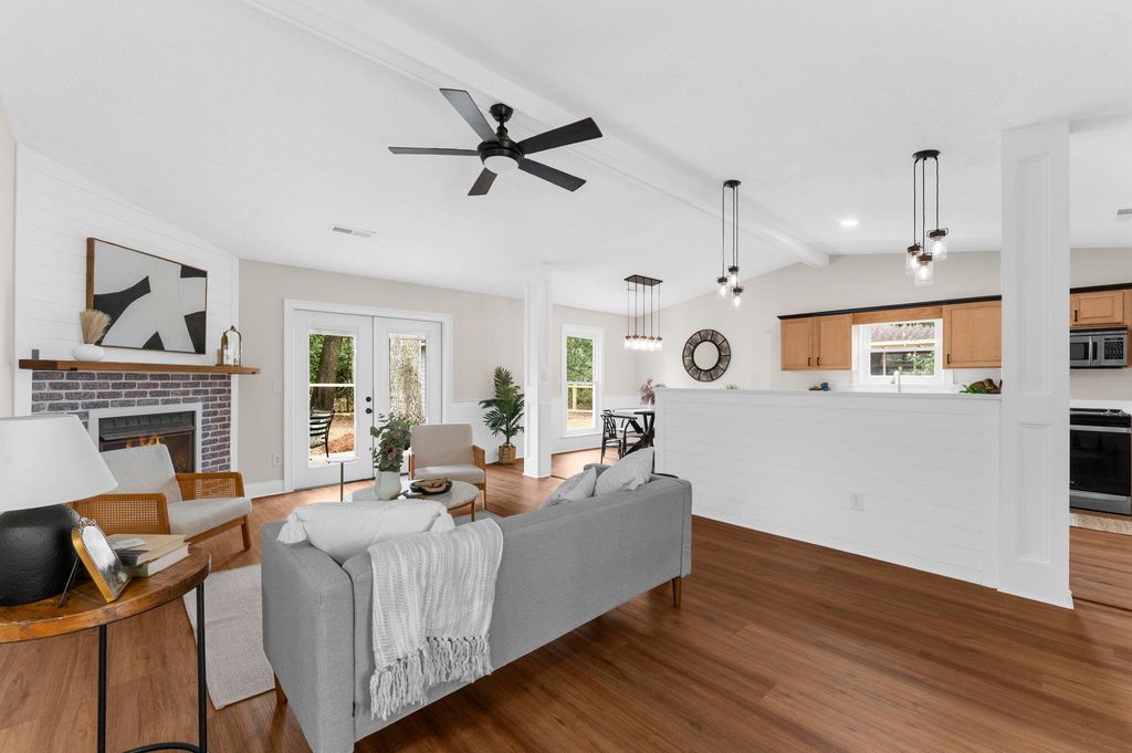 Image 2 of property listing at 1690 Nantahala Boulevard, Mount Pleasant, SC 29464