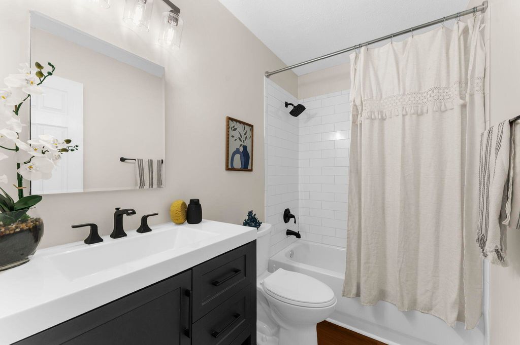 Image 23 of property listing at 1690 Nantahala Boulevard, Mount Pleasant, SC 29464