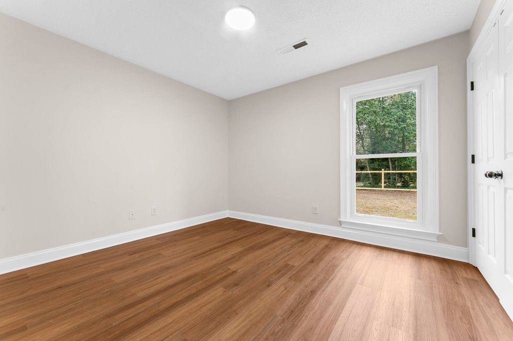 Image 24 of property listing at 1690 Nantahala Boulevard, Mount Pleasant, SC 29464