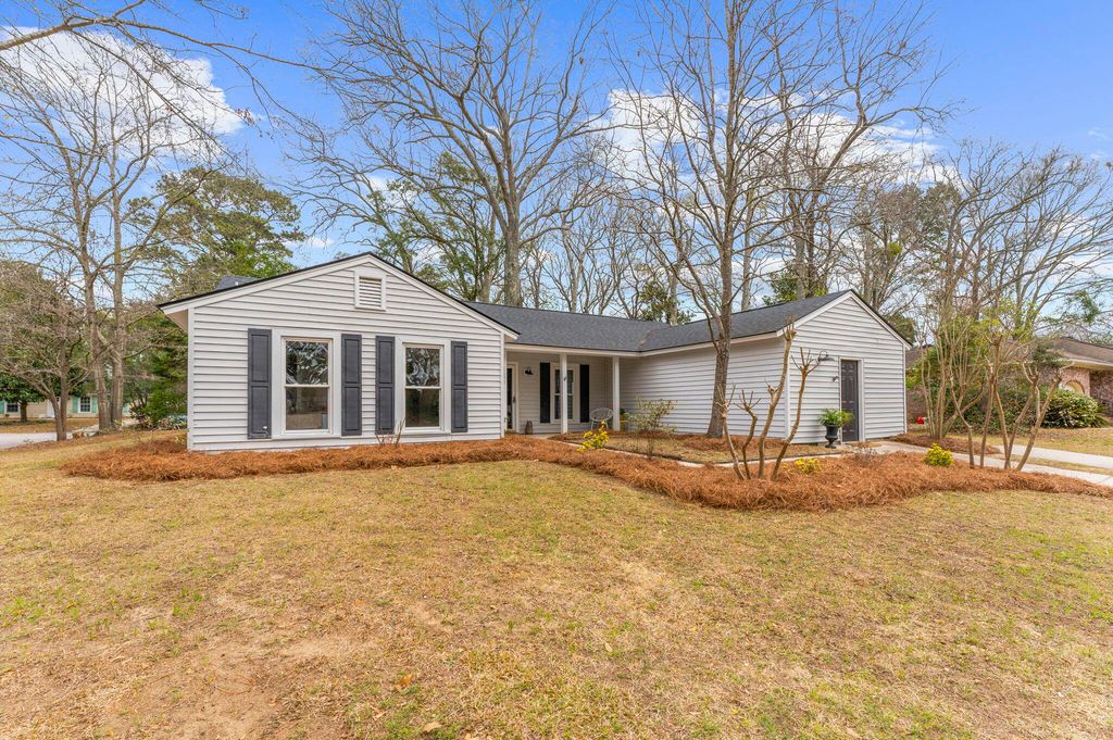 Image 4 of property listing at 1690 Nantahala Boulevard, Mount Pleasant, SC 29464