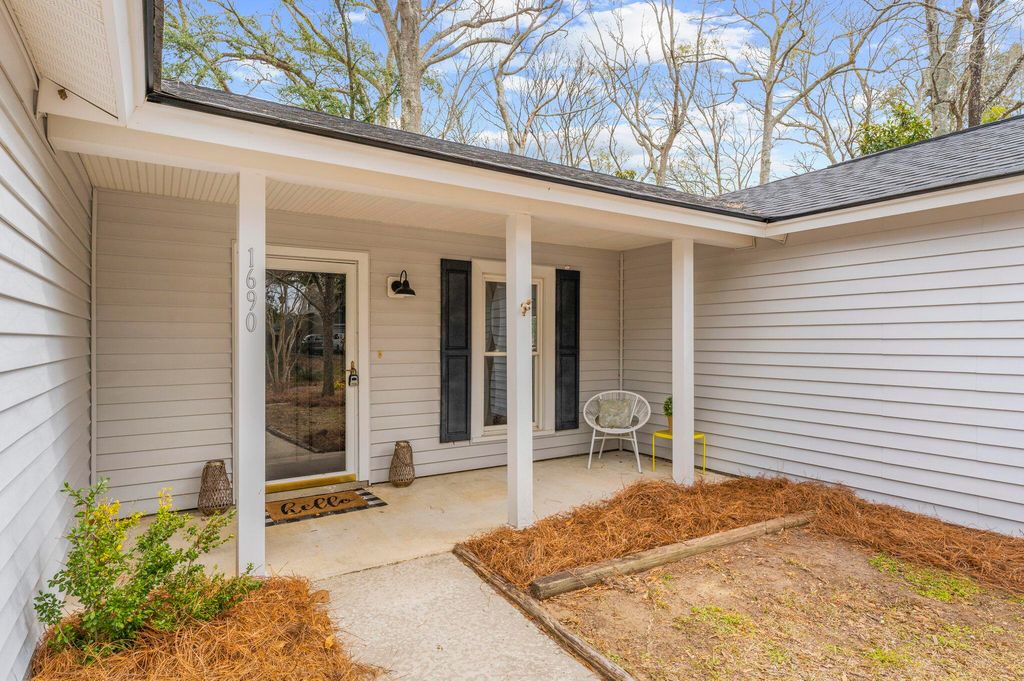 Image 5 of property listing at 1690 Nantahala Boulevard, Mount Pleasant, SC 29464