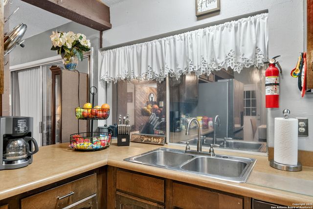 12005 Smoking Oaks, Live Oak, TX 78233