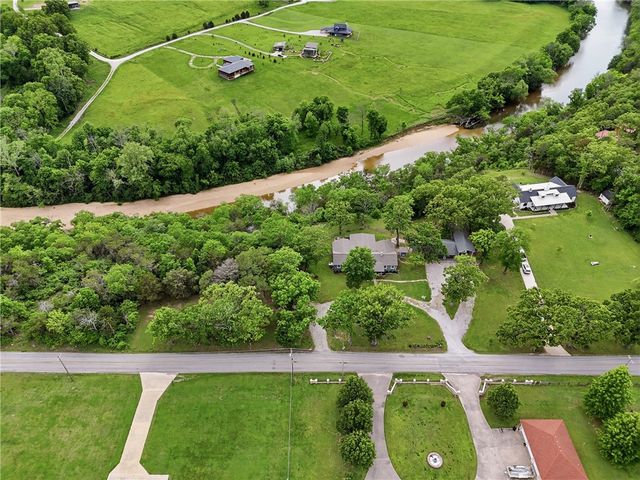 82 County Road 327, Berryville, AR 72616