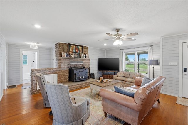 82 County Road 327, Berryville, AR 72616