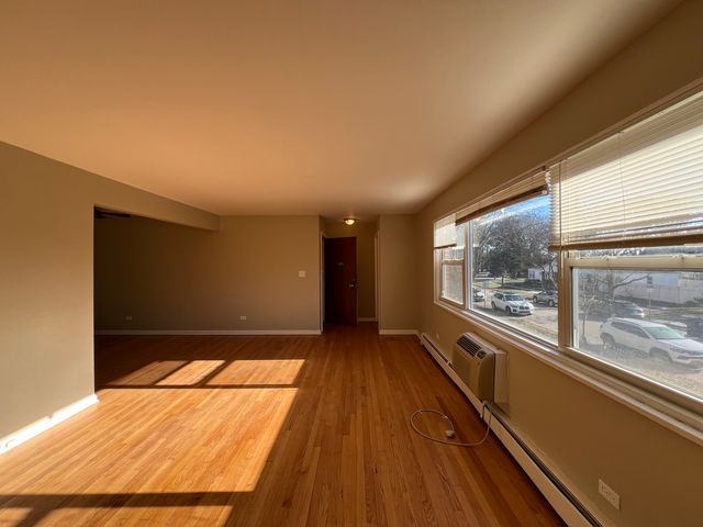 560 Princeton Street A2W, Des Plaines, IL 60016