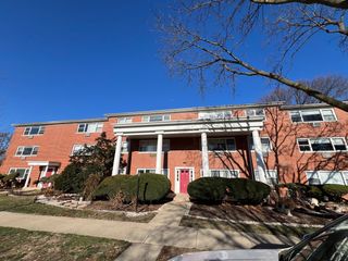 560 Princeton Street A2W, Des Plaines, IL 60016