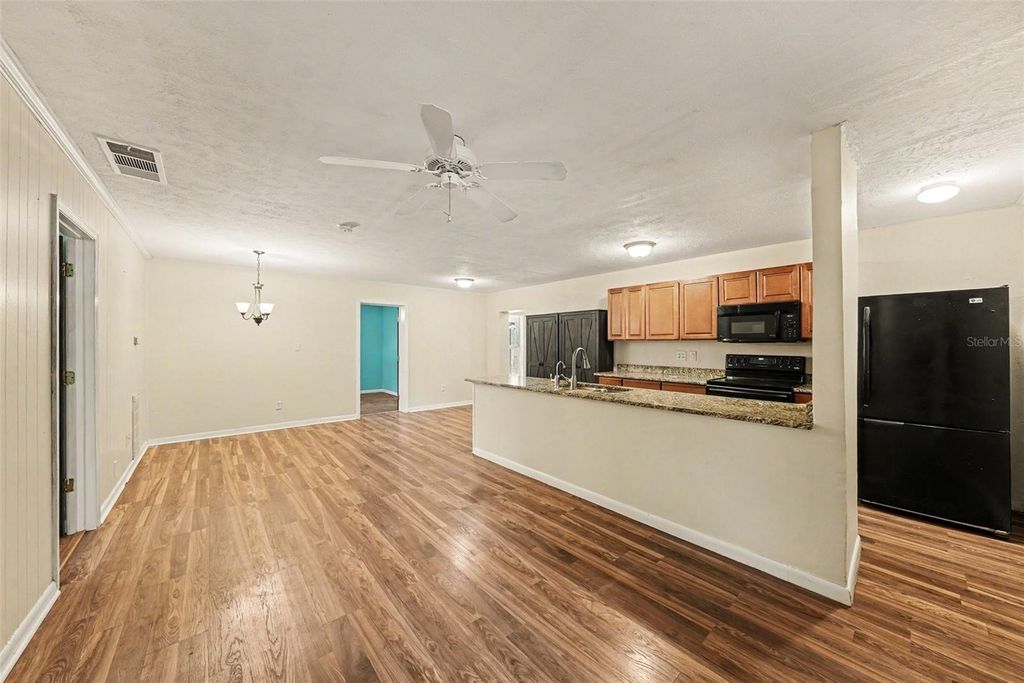 Image 11 of property listing at 209 CLEMONS ROAD, Brandon, FL 33510