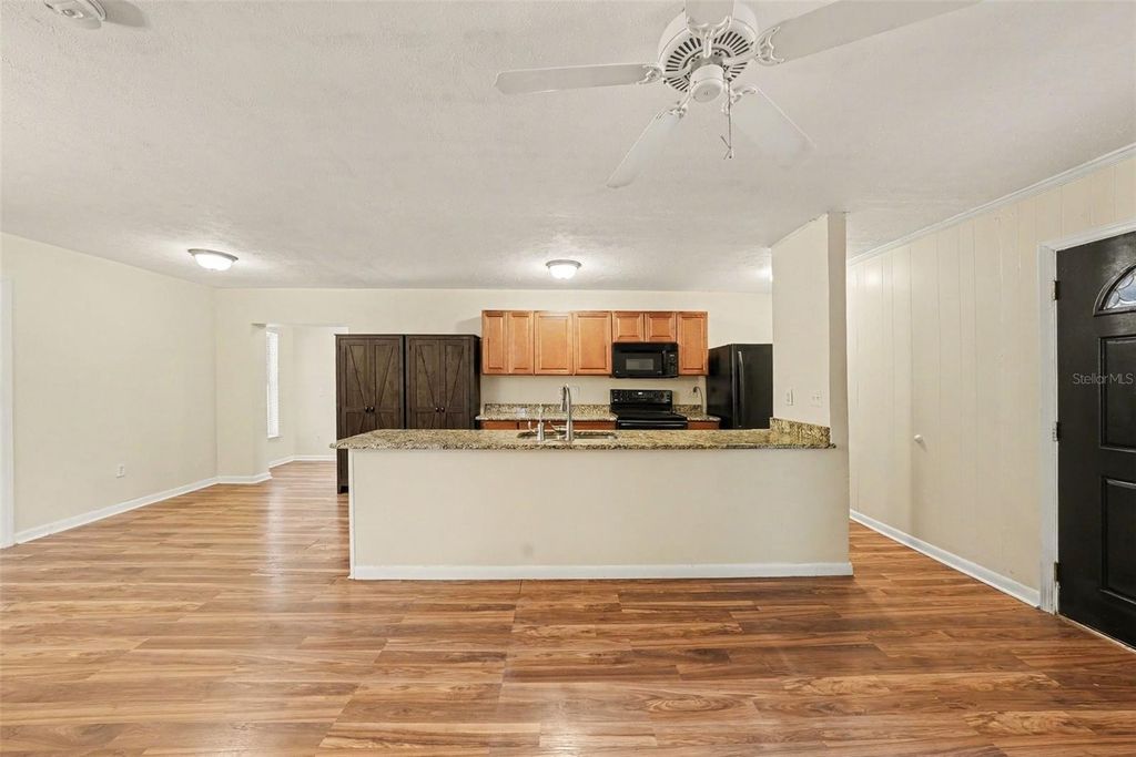 Image 13 of property listing at 209 CLEMONS ROAD, Brandon, FL 33510
