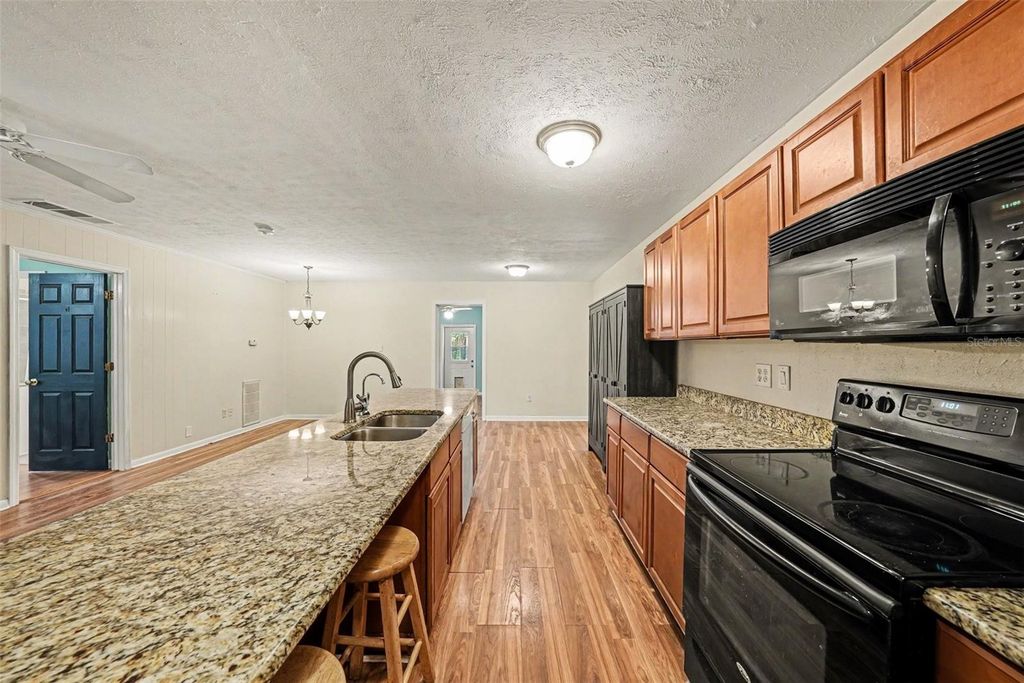 Image 14 of property listing at 209 CLEMONS ROAD, Brandon, FL 33510