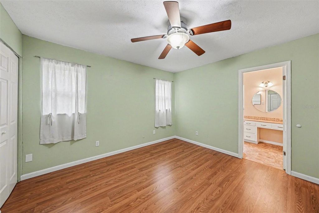 Image 21 of property listing at 209 CLEMONS ROAD, Brandon, FL 33510