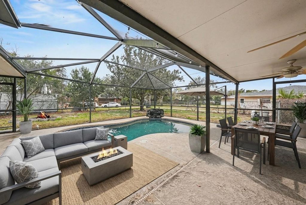 Image 30 of property listing at 209 CLEMONS ROAD, Brandon, FL 33510