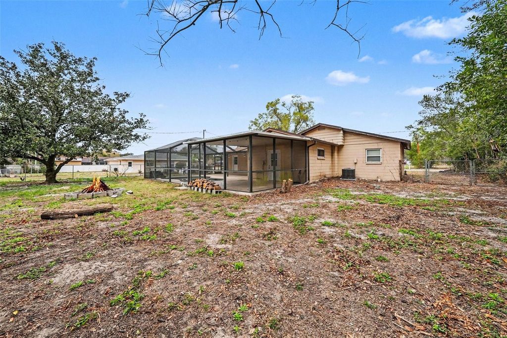 Image 33 of property listing at 209 CLEMONS ROAD, Brandon, FL 33510