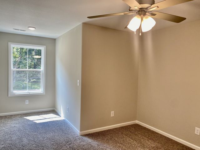 943 Center Rd Apt A, Clarksville, TN 37042