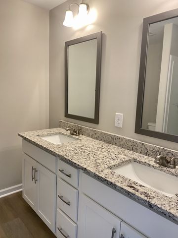 943 Center Rd Apt A, Clarksville, TN 37042