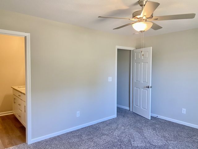 943 Center Rd Apt A, Clarksville, TN 37042