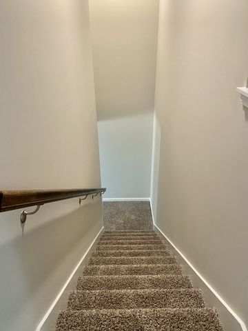 943 Center Rd Apt A, Clarksville, TN 37042