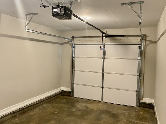 943 Center Rd Apt A, Clarksville, TN 37042