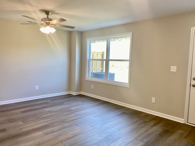 943 Center Rd Apt A, Clarksville, TN 37042