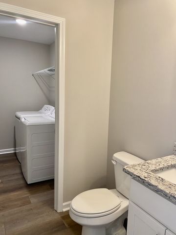 943 Center Rd Apt A, Clarksville, TN 37042