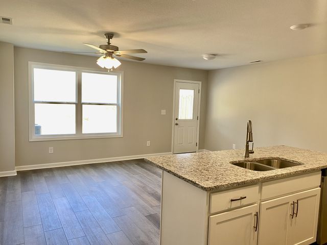 943 Center Rd Apt A, Clarksville, TN 37042