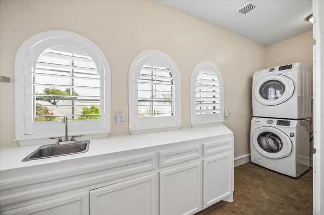 5803 Kiam Street, Houston, TX 77007