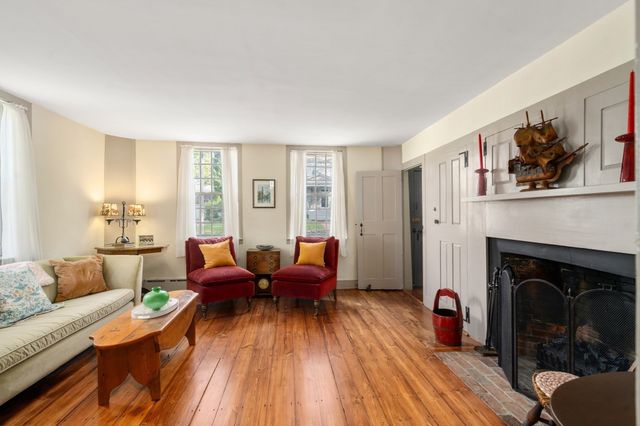 8 Winter St, Plymouth, MA 02360