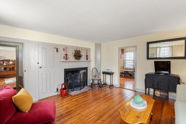 8 Winter St, Plymouth, MA 02360