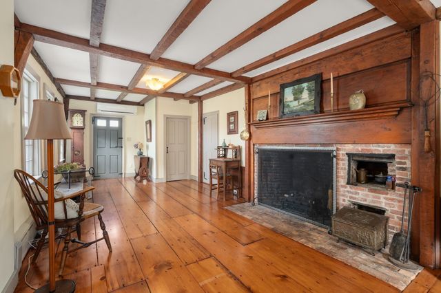 8 Winter St, Plymouth, MA 02360