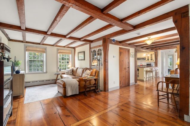 8 Winter St, Plymouth, MA 02360