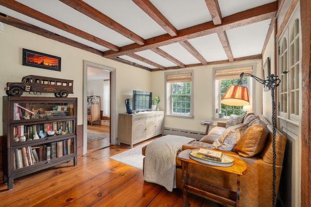 8 Winter St, Plymouth, MA 02360