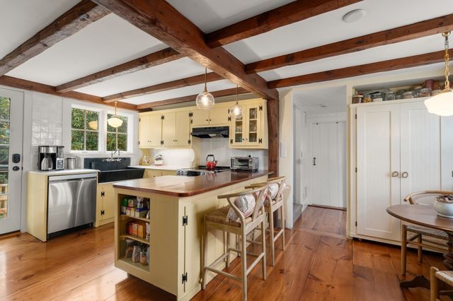 8 Winter St, Plymouth, MA 02360